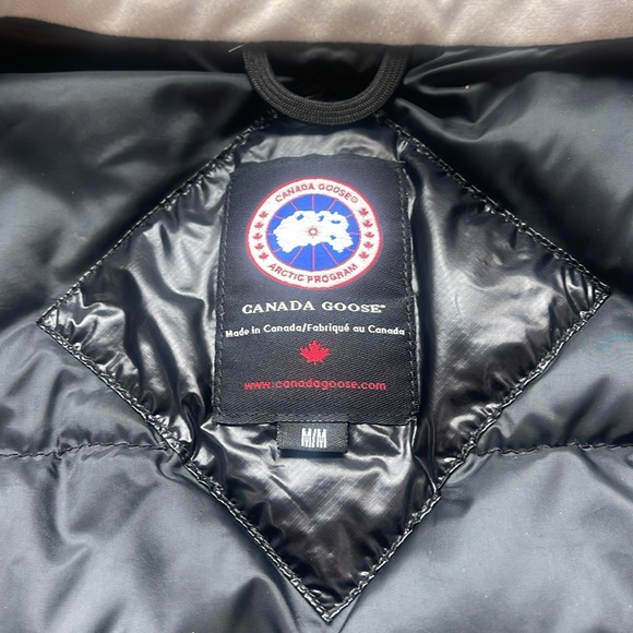 🖤Authentic Canada Goose Black Puffer Vest🖤 - Picture 2 of 8